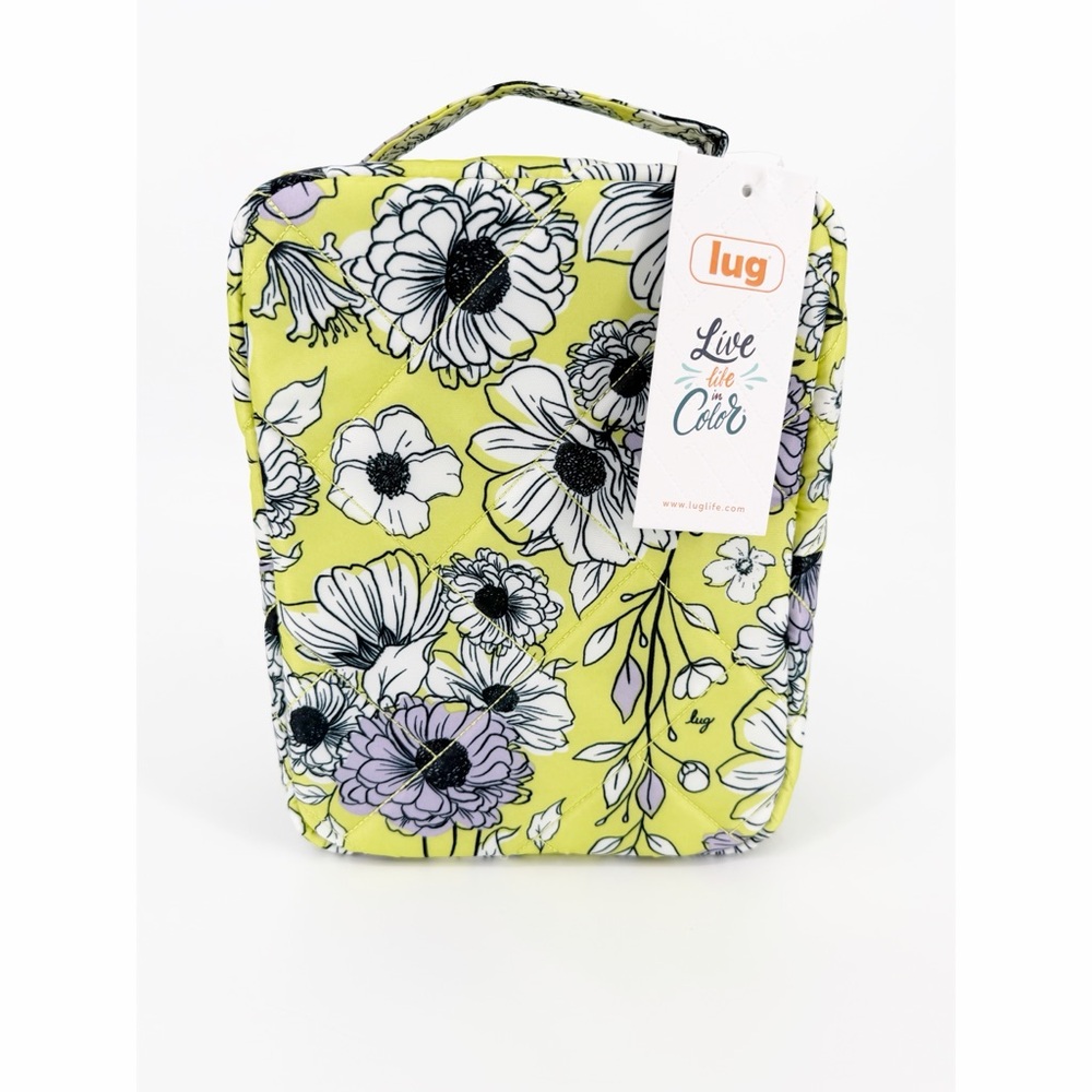 NWT Lug Wingback Hanging Toiletry Case Gardenia Green